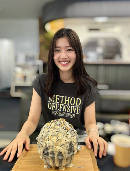 「これはきれいなお姉さん」大人気アイドルがグループで流行る”かき氷”オフショットを公開！