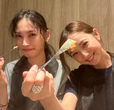 「絢と楽しい食事♡」佐々木希が仲良しショットを披露💖🍴