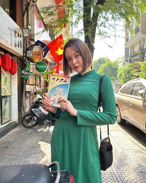 玉城ティナの民族衣装姿が話題に！ドラマ「地球の歩き方」に出演