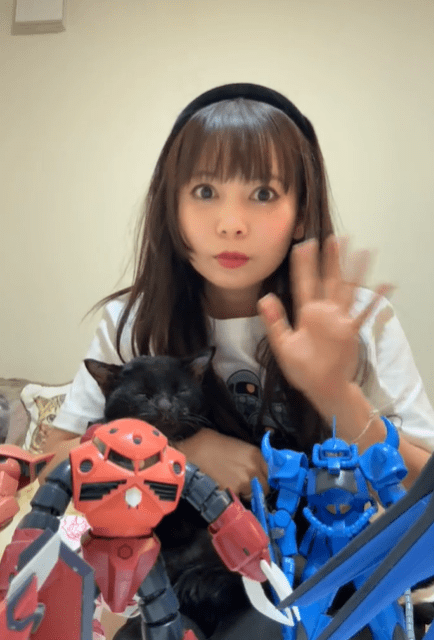 「ほんとかわゆす」ガンプラに囲まれた中川翔子、