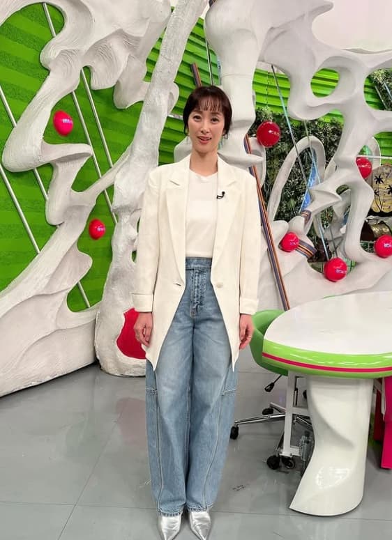 衣装が神…！人気タレント〇〇の美しすぎる最新コーデにファン悶絶