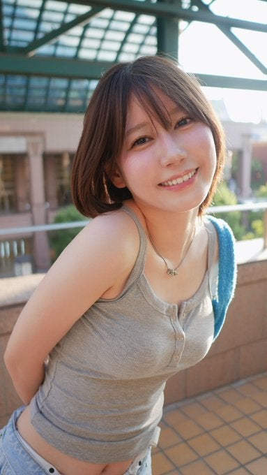 あの人気YouTuberがスタイル抜群の露出度高めショットを披露