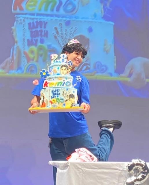 「2人の絆、素敵すぎ🙈🧡🧡」ミチが友人・kemioの誕生日を祝福！kemioの目からは数え切れないほどの○○が…⁉️