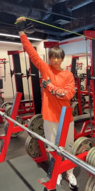 筋トレ動画かと思いきや？NEWS・小山慶一郎 オチが衝撃の動画を披露！