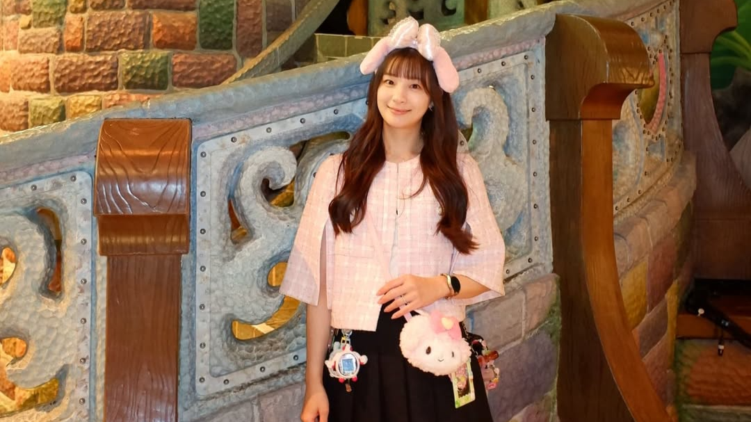 足立 梨花、暗がりでもバッチリ！サンリオの思い出