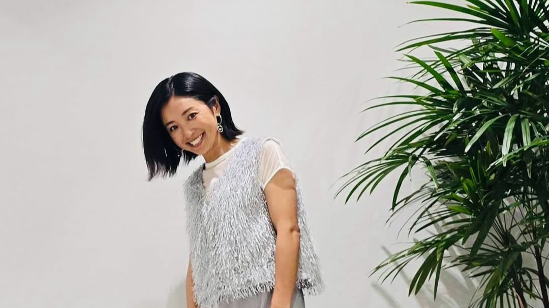 「ポーズ難民継続中」片岡安祐美、ユニフォーム以外の新鮮な装いでファン魅了！