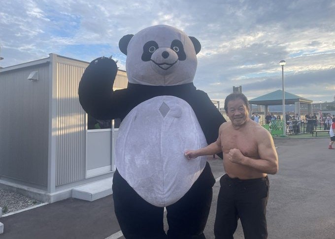 藤波辰爾が北海道で熱闘！「これが噂のアンドレか！」豪華2ショットを公開