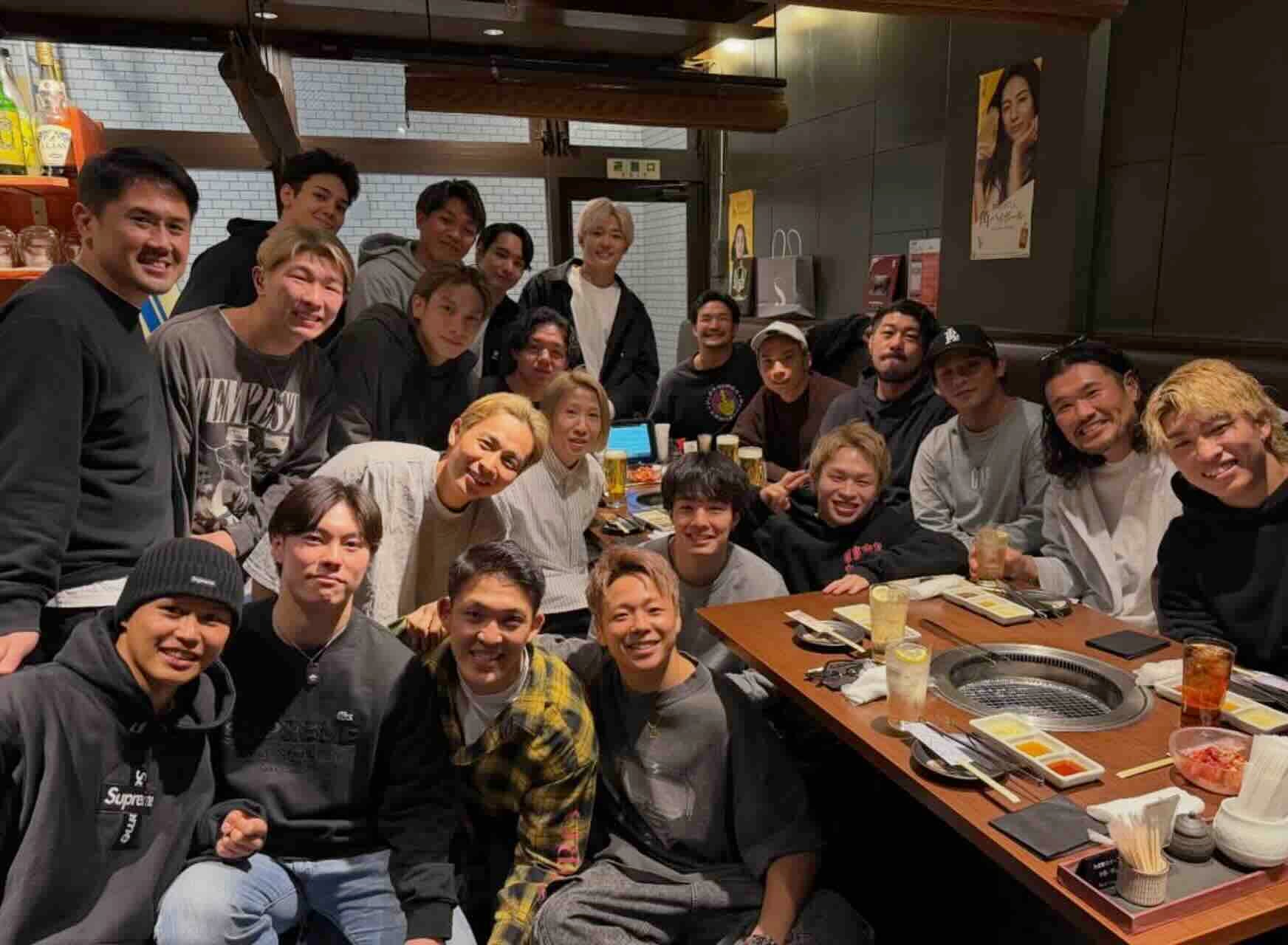 「世界最強のジムへ」武尊、VASILEUSチームで忘年会