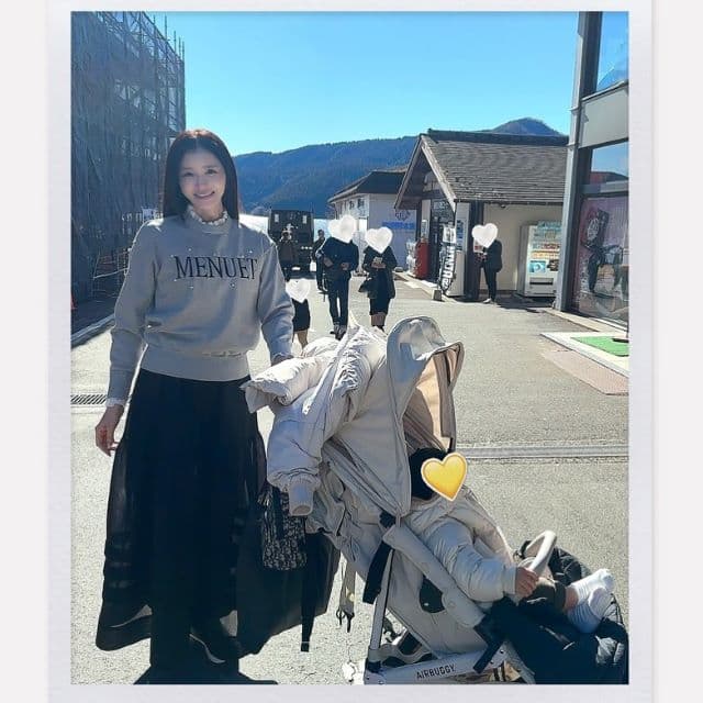 「この日はお天気も良くて…」元大人気グラドルのママコーデにファンから”かわいい”の声！