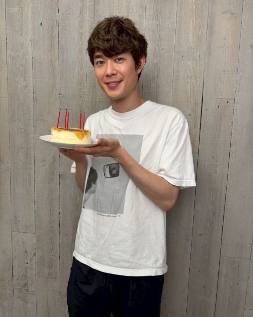 宮沢氷魚、31歳の誕生日に感謝と希望を込めたスマイルショット