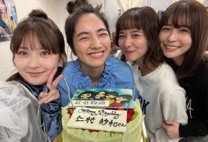 堀田真由、共演中の仁村紗和の誕生日を祝う「いつも優しくて笑顔が素敵なにむちゃん」