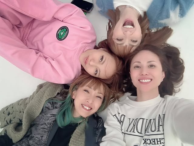 「本日47才になりました〜‼︎」誕生日のMAX・REINA、