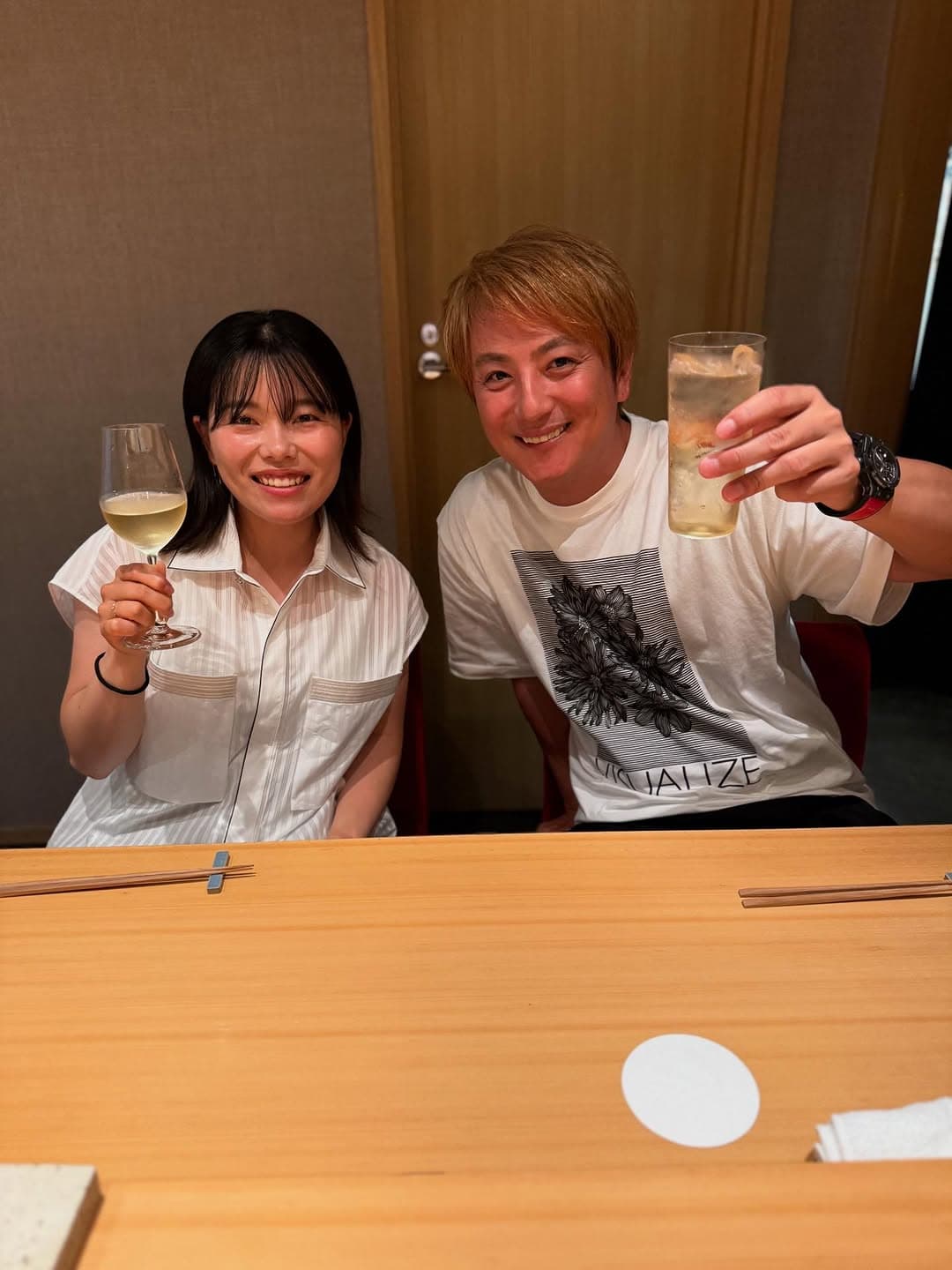 上地雄輔、勝みなみを祝福!「よく食べ、よく飲み、よくしゃべる笑」最高の乾杯姿に注目集まる