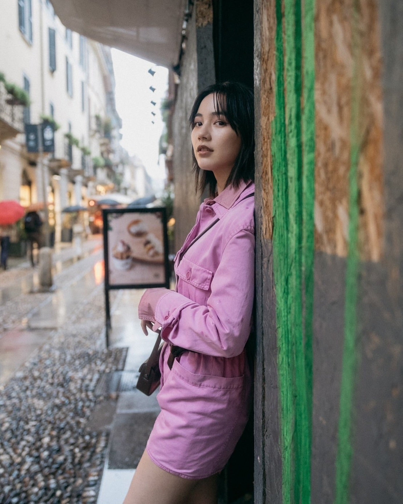 「異国の街似合うよ」のんがミラノの街で撮った一枚が話題に！