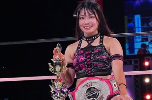 「ジュニア王者になりました」美女レスラー・YUNA、ついに栄光をつかむ！キングのベルトショット「泣いてもたわ！」