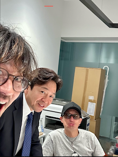 TOKIOの国分太一が意味深ツイート⁉️「誰よ！そんなところに傘置いた人！」