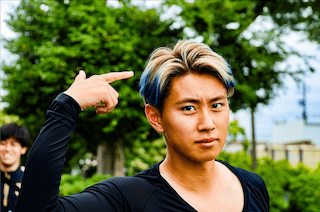 急成長中のU23日本代表・荒木遼太郎、斬新ヘアカラーで練習参加⁉︎