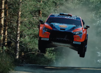WRC 話題沸騰！ヒュンダイが“空を飛ぶ”ラリー動画を公開、WRCファン驚愕の嵐！
