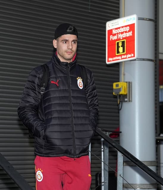 ガラタサライSKがオランダに到着！投稿の中には今話題のモラタの姿も…！