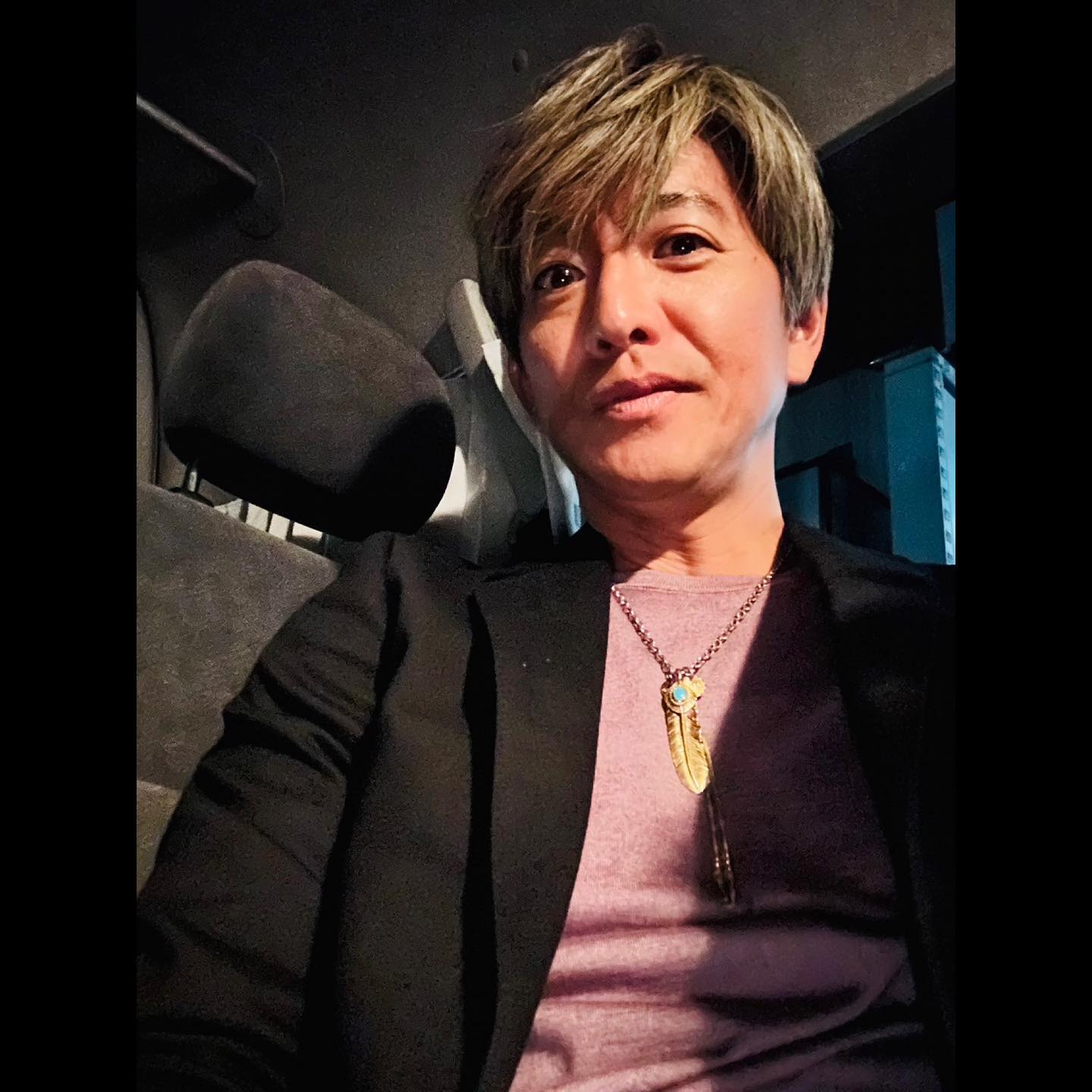 事務所脱退など注目が集まる木村拓哉、普段と異なりフォーマルな装いで登場