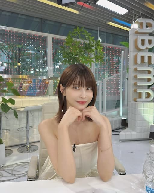 岸明日香、“可愛い衣装”のオフショットにファンからコメント続々