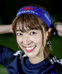 眞嶋優、サッカー日本代表を応援！『勝利のハチマキ』で盛り上げる