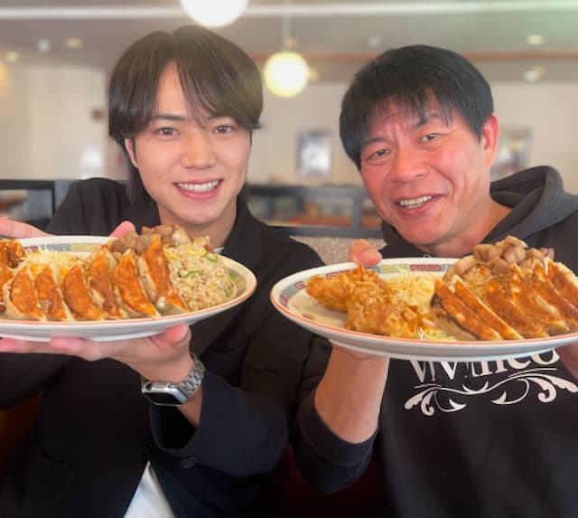 川崎憲次郎、イケてるメンズと爆食ランチ！“ゴジラ炒飯”で満腹トーク