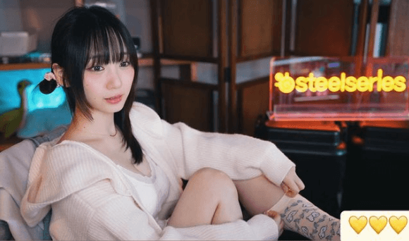 「上着も靴下も可愛い」伊織もえ、ドリーミーな激カワショットでファンを魅了！