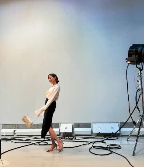 「脚も長いと思ったら、腕も長いのね…」あの人気モデルが最新ショットを公開