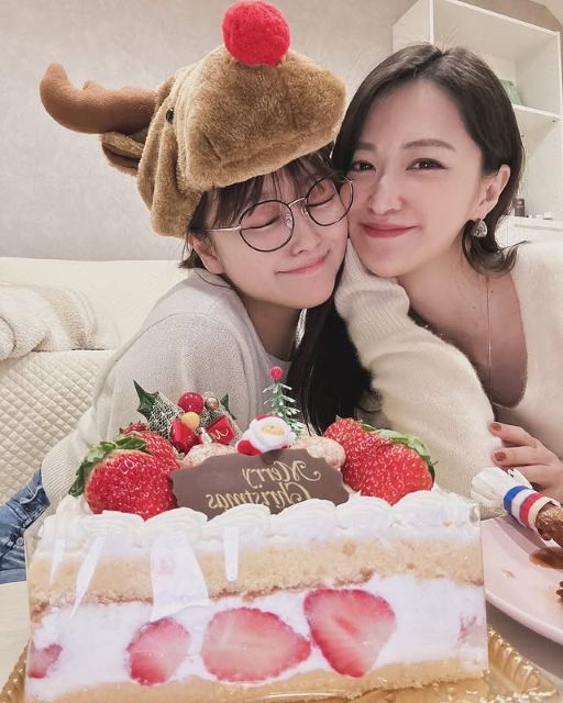 「感謝感謝です」鈴木奈々、クリスマスイブの夜は仲良しモデルとクリパツーショット！