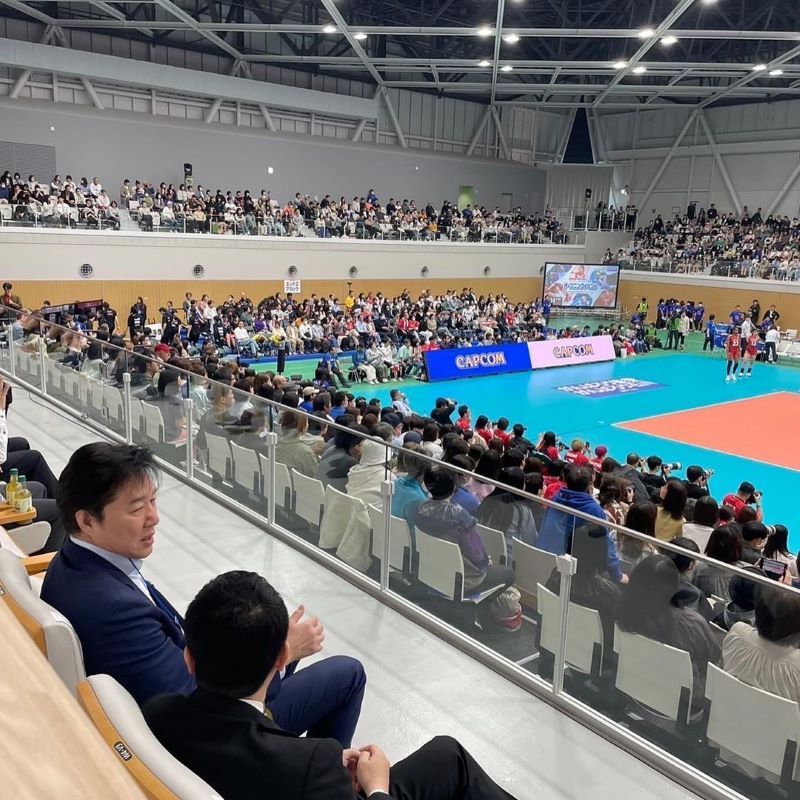 日本バレーボール協会会長の川合俊一が石川県でチャリティーマッチを開催