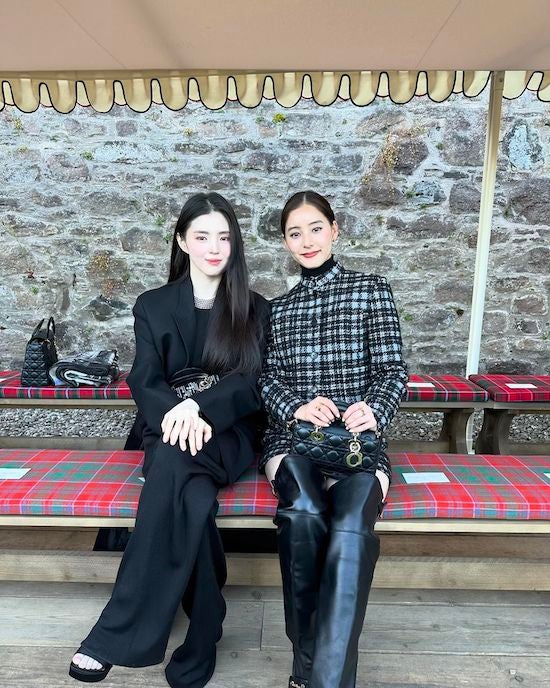 「日韓美女の共演」新木優子が衝撃ツーショットを公開 隣に写る