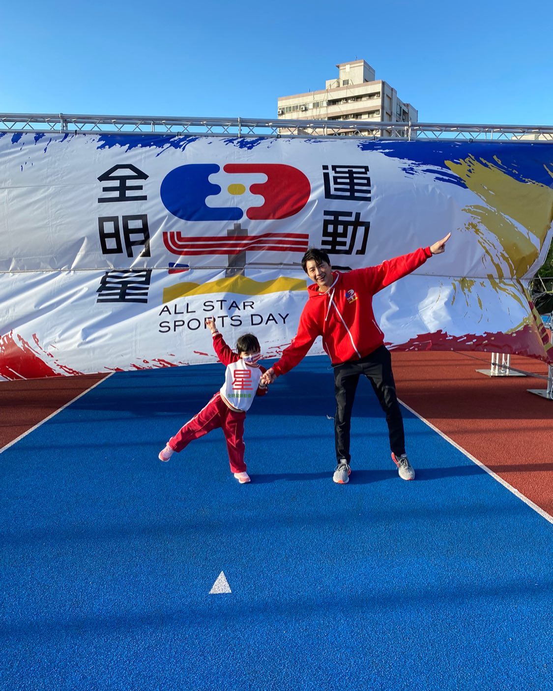 福原愛の元夫・江宏傑、5歳長女と手繋ぎ2ショット披露「幸せそう」と話題