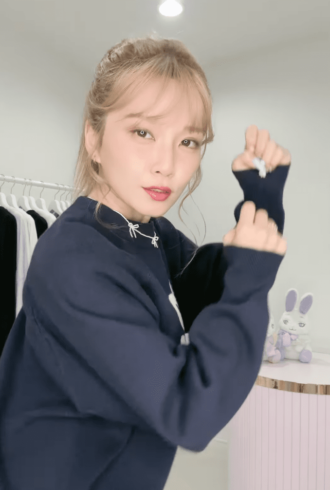 「可愛すぎてたまらん」「流行り乗るの遅っ笑」人気アーティストのダンス動画が話題に