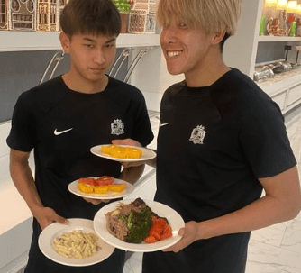 サンフレッチェ広島、キャンプ中のトルコでの食事を紹介「4枚目好きやわぁ」