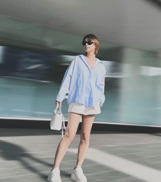 KIINA./氷川きよしが原点の地、福岡へ訪れたことを報告！ショートパンツ姿で美脚も披露