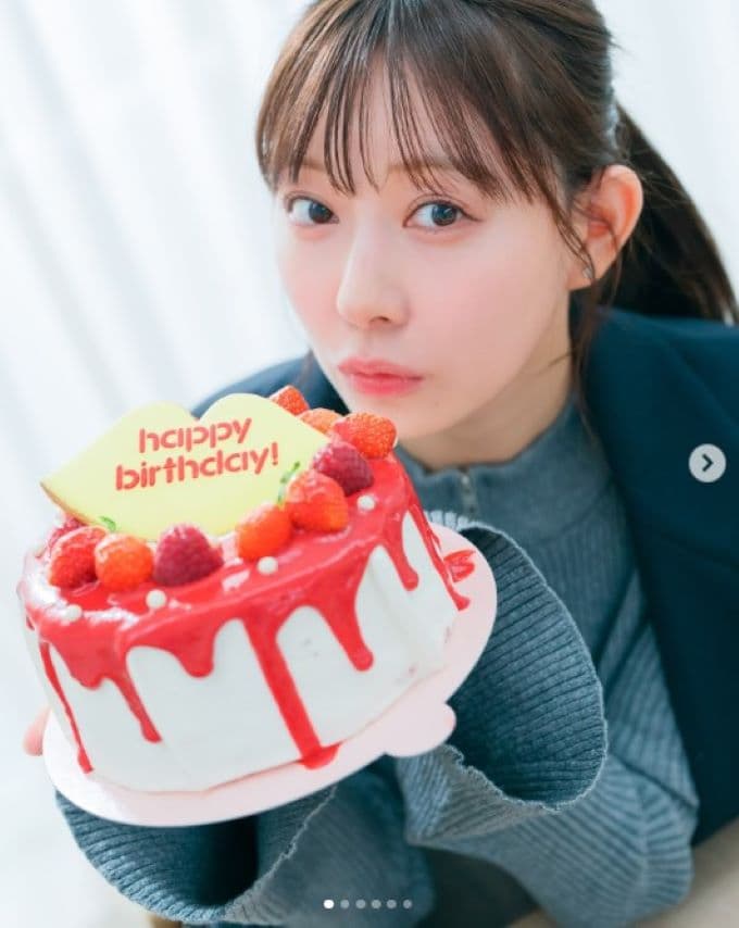 元NMB48・渡辺美優紀が誕生日ケーキを手にパシャリ「ケーキめっちゃかわいい、、、」