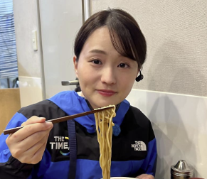 篠原梨菜アナ、早朝から「五目かき揚げそば」を堪能！かき揚げBの追加注文にファンも興味津々！！