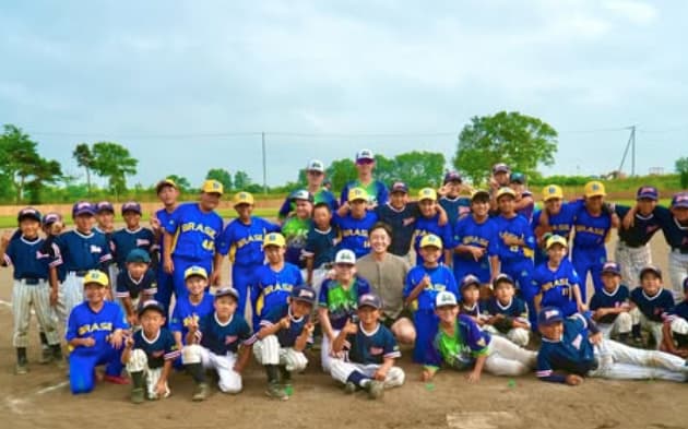 斎藤佑樹が海を越えた少年達を自身が制作した球場へ招待！