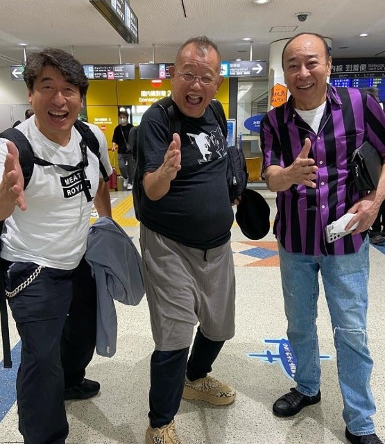 笑福亭鶴瓶が長崎空港でジモンとモト冬樹と「ヤ～～！」