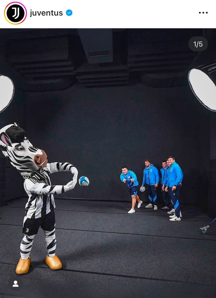 ユヴェントス公式、イタリアラグビー代表が訪問！マスコット「ジェイ」との交流を公開