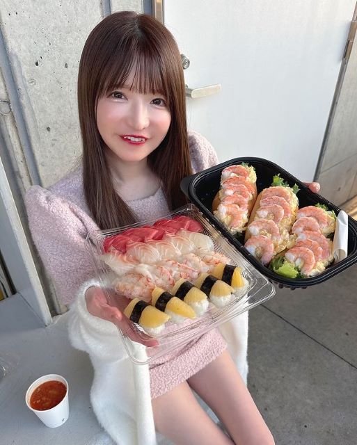 「コストコのおすし」大食いアイドル・もえあずの