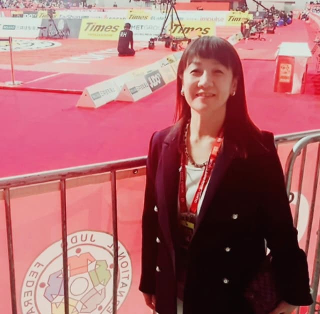 谷亮子が柔道関係者との2ショットを公開「ひさしぶりの再会～」