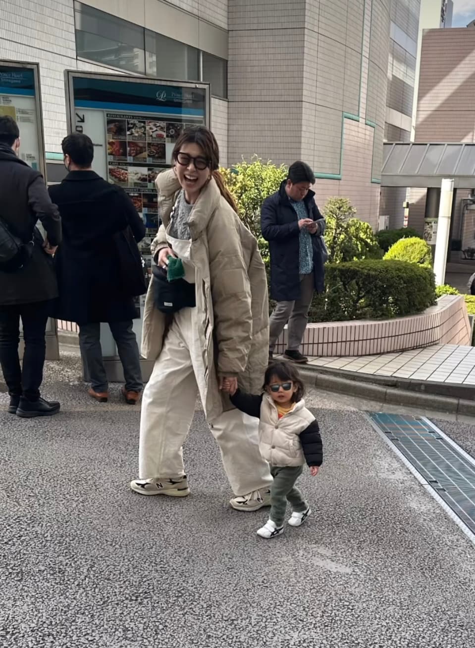 江畑幸子＆木村沙織、子供たちと一緒に水族館を堪能！「最高な時間ですね」