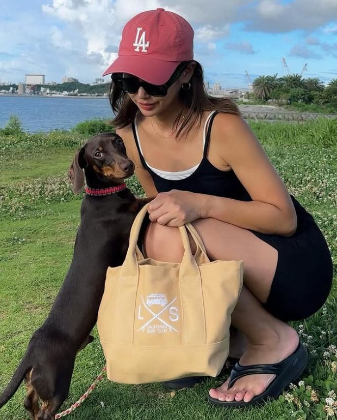 海風に包まれた幸せ時間…サーフ美女の休日スタイル