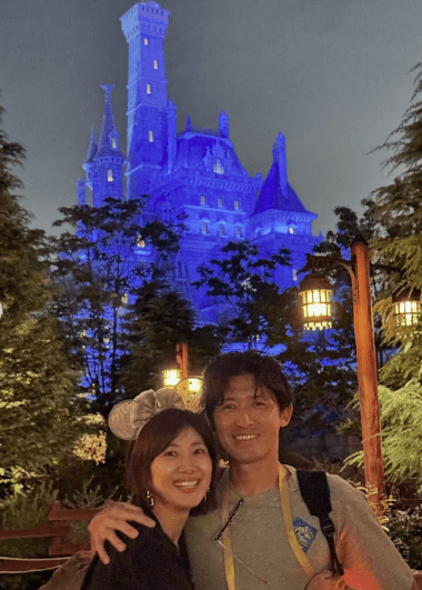 潮田玲子、12回目の結婚記念日と誕生日をディズニーランドでお祝い！感動的なプロジェクションマッピングで締めくくる