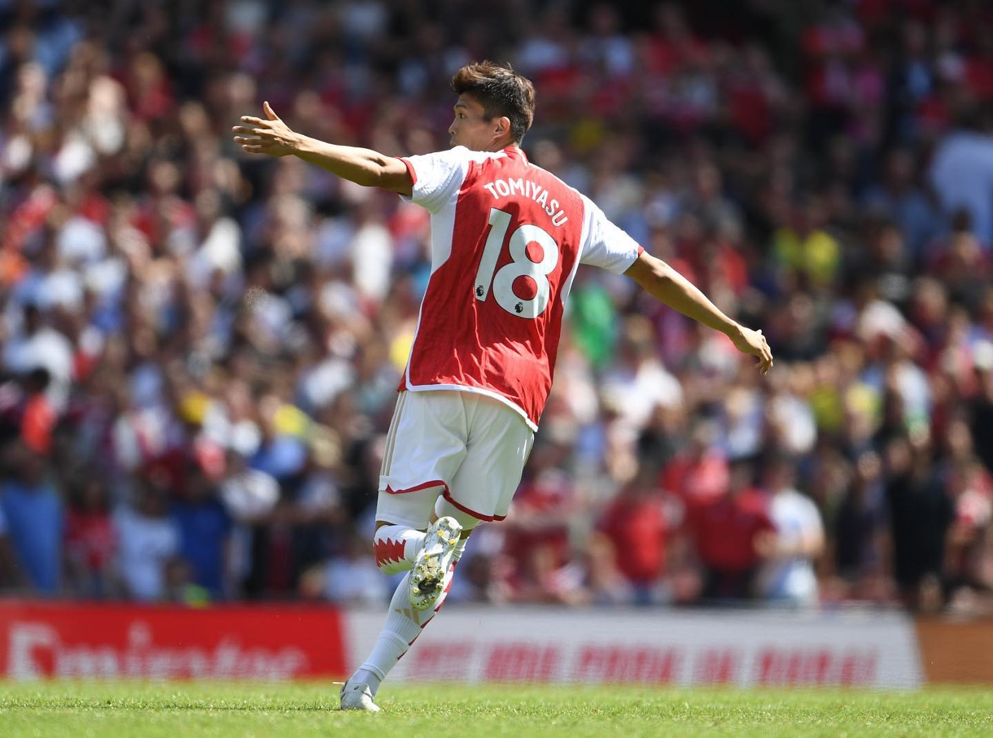 冨安が新シーズンへ🔥「Super Tom!!!❤️🇯🇵」とファンも期待❗️