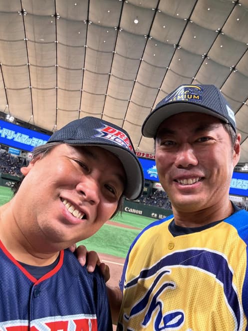 上原浩治、WBC世界一の恋女房とにっこり笑顔ショットを披露！