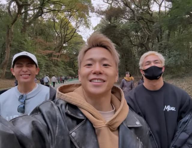 「今年最後のリフレッシュ」イケメン3人の肉体美にファン悶絶⁉武尊が友人と年末を満喫