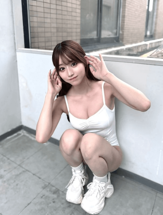 人気グラドルの花乃衣美優、胸元ときめく天使ショットを公開！ファン「保存します」